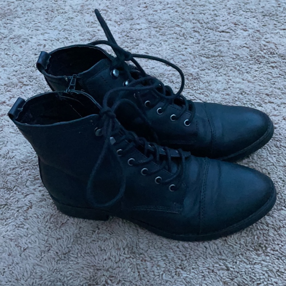 combat boots size 9